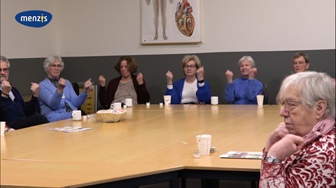 Ouderen doen mee aan weerbaarheidstraining