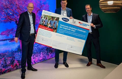 Ruben Wenselaar, Bas van de Goor en Sanne Groenemeijer houden intentverklaring omhoog