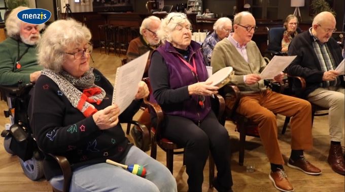 Ouderen zingen in gospelkoor