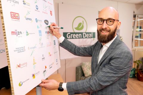 Lennart Rog ondertekent Green Deal