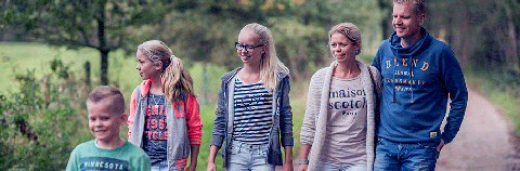 gezin wandelt