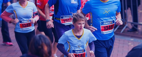 Jonge deelneemster aan 4 Mijl