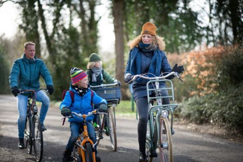 Gezin op de fiets